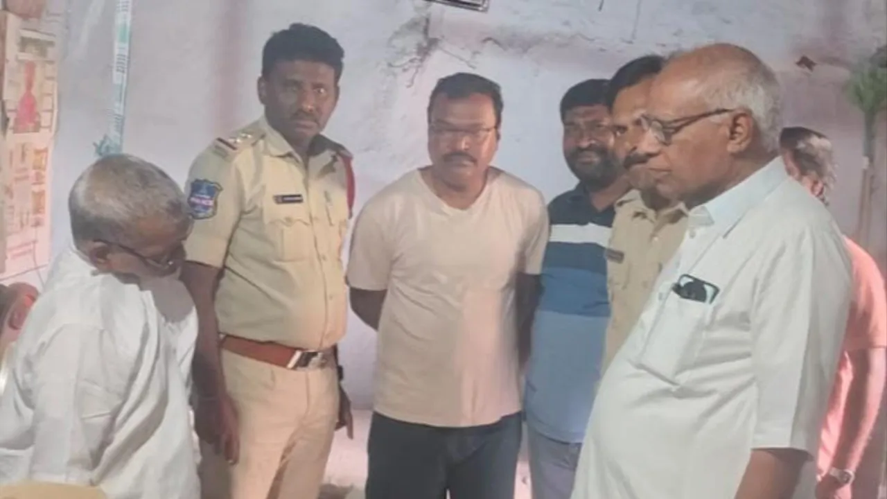 ఉరివేసుకుని వృద్ధుడు ఆత్మహత్య