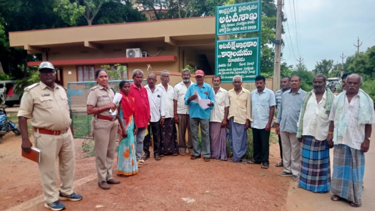 రమణక్కపేట సాగుదారులతో జాయింట్ కలెక్టర్ ముఖాముఖి సమీక్ష నిర్వహించి పట్టాలు మంజూరు చేయాలి