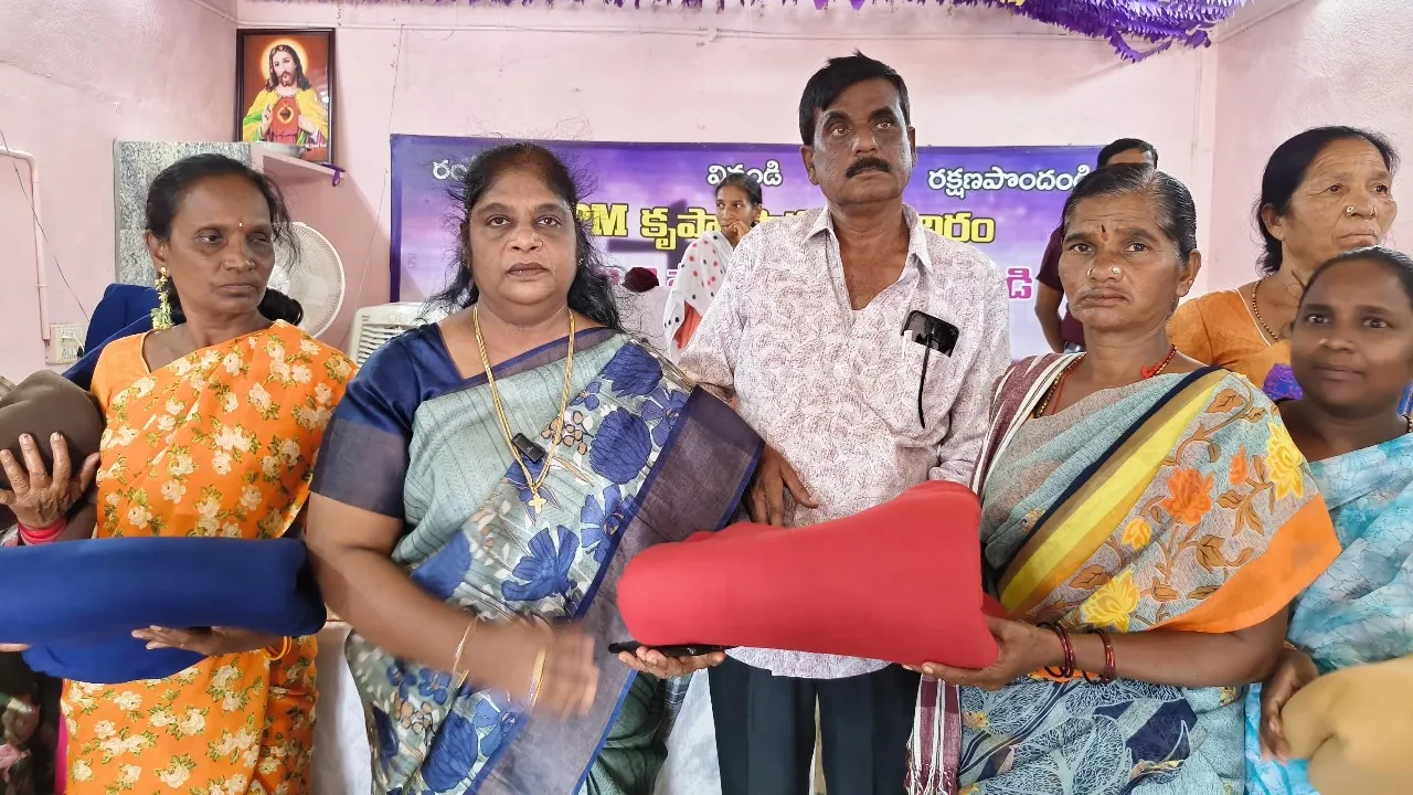 మానవతా దృక్పథంతో దుప్పట్ల పంపిణీ చేసిన పద్మ సుగుణ చారిటబుల్ ట్రస్ట్..