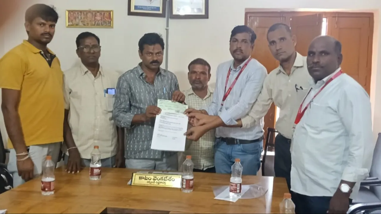 ​రూ. 8 లక్షలతో 11 కేవీ విద్యుత్ లైన్ల మార్పిడి ​ నిధులు అందజేసిన దశమి ల్యాబ్