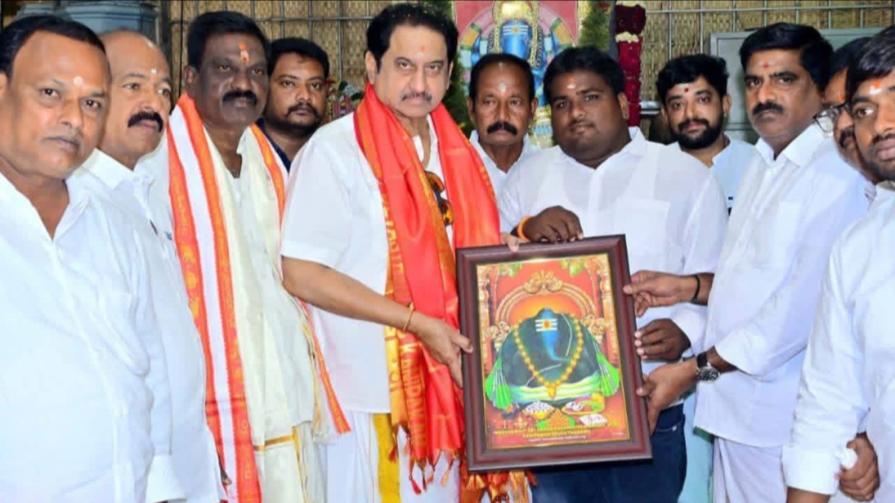 కాణిపాకం వరసిద్ధి వినాయకస్వామిని దర్శించుకున్న సినీ నటుడు సుమన్
