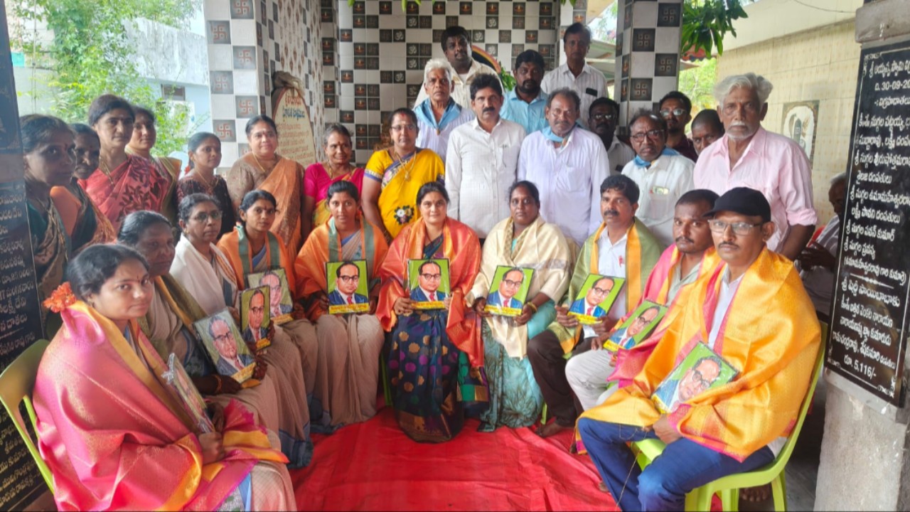 గురు పౌర్ణమి వేడుకల్లో ఉపాధ్యాయులు, అంగన్వాడీ టీచర్లకు ఘన సన్మానం