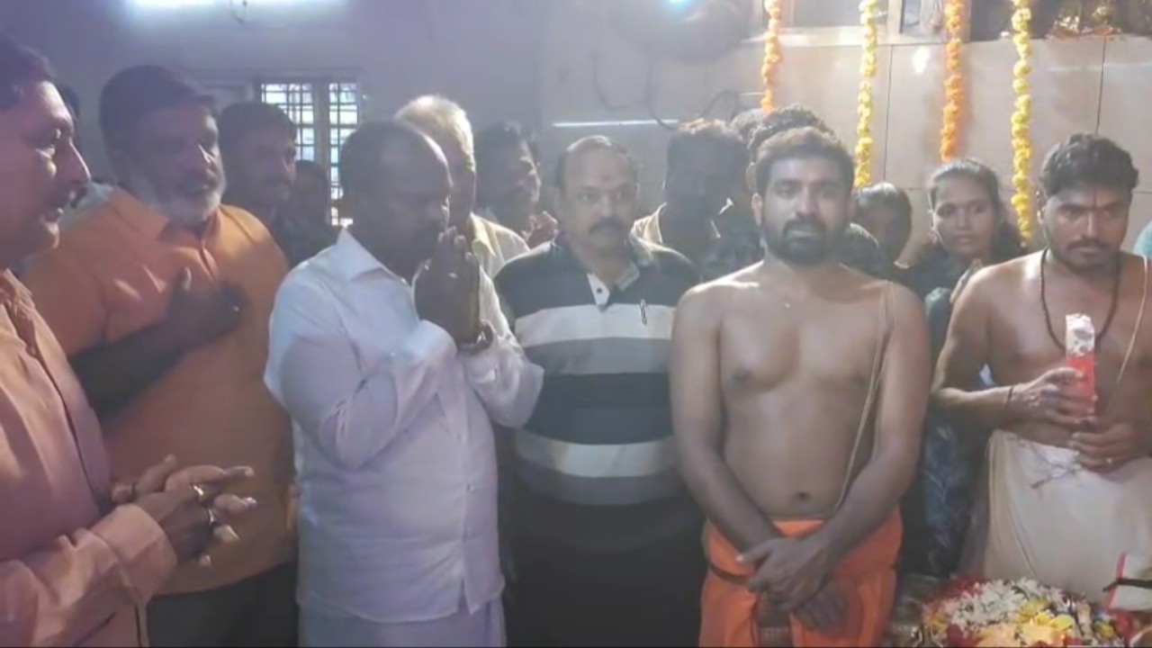 గురు పౌర్ణమి వేళ తిరువూరు సాయిబాబా ఆలయంలో ఎమ్మెల్యే కొలికిపూడి శ్రీనివాసరావు ప్రత్యేక పూజలు