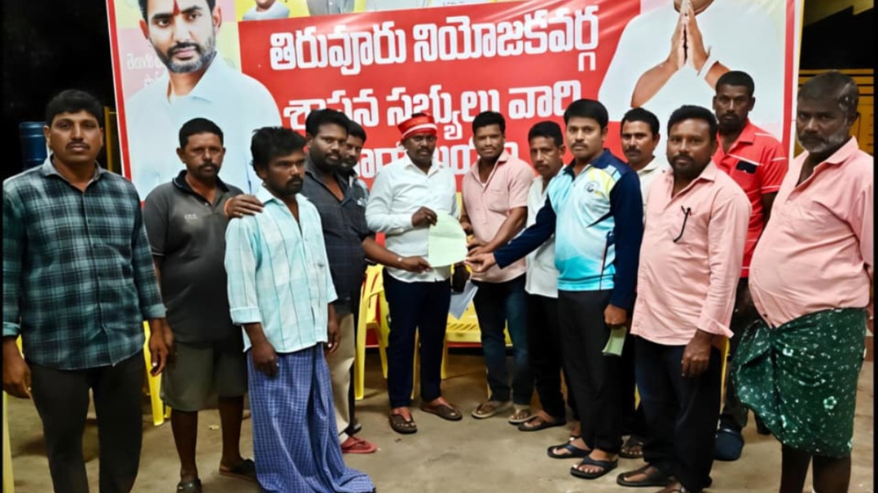 గానుగపాడు–జి.కొత్తూరు ప్రధాన రహదారి నిర్మించాలని ఎమ్మెల్యేకు వినతి