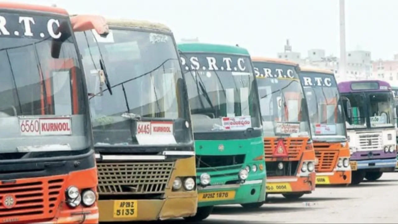 ప్రభుత్వంపై పోరాటానికి సిద్ధమైన ఏపీఎస్ ఆర్టీసీ ఉద్యోగులు
