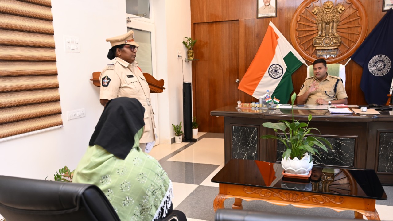 మీ కోసంలో 52 ఫిర్యాదులు.. బాధితులకు న్యాయం చేయాలని ఎస్పీ ఆదేశాలు