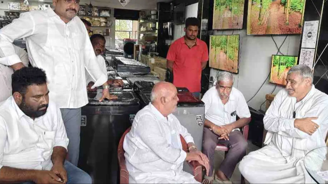 కిసాన్ సెల్  అధ్యక్షుడు నలిమెల సత్తయ్య కుటుంబాన్ని పరామర్శించిన ఎమ్మెల్యే కొక్కిరాల ప్రేమ్ సాగర్ రావు