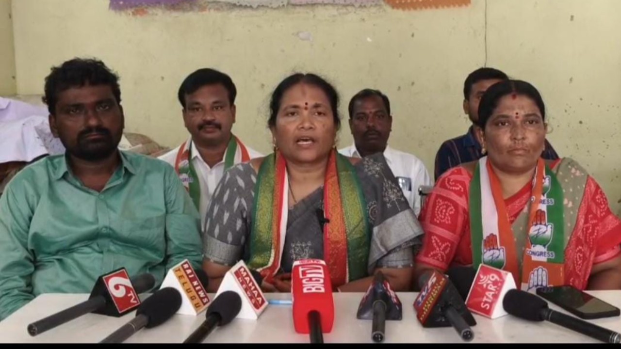 ప్రభుత్వ, టీటీడీ భూముల రక్షణే మా ధ్యేయం : చిట్యాల మున్సిపల్ ఛైర్‌పర్సన్ పందిరి గీత  