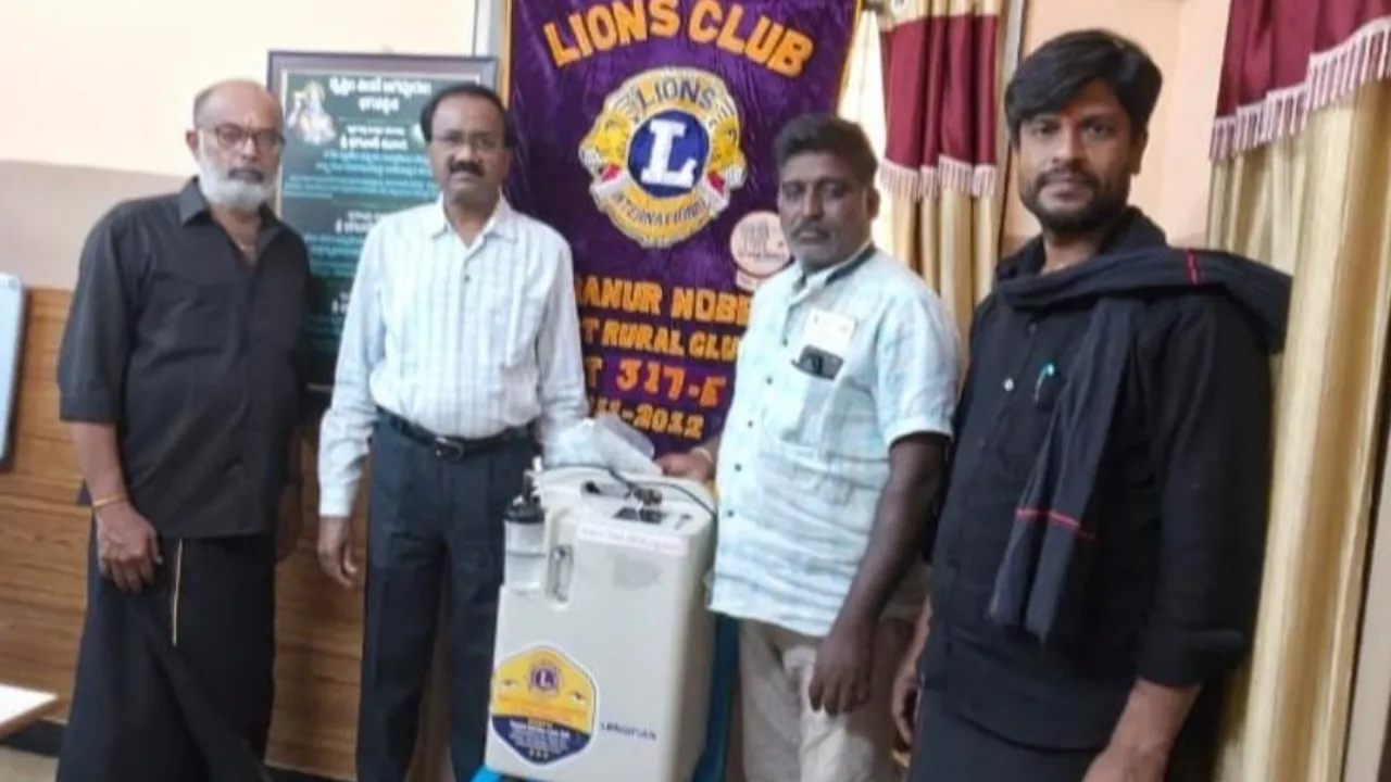 ఊపిరితిత్తుల వ్యాధిగ్రస్తుడికి ఆక్సిజన్ కాన్సన్‌ట్రేటర్ అందజేత..