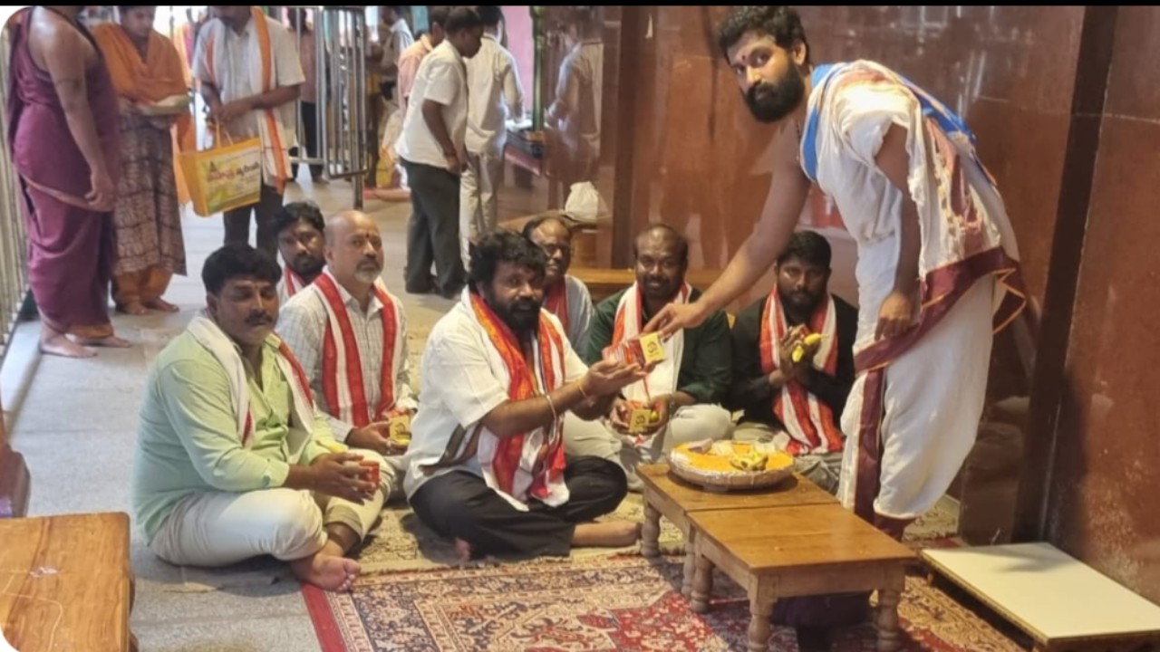ఆషాఢ మాసం నాలుగో వారంలో కనకదుర్గమ్మను దర్శించుకున్న ఏపీ హెచ్‌జీ స్టేట్ సెక్రటరీ 