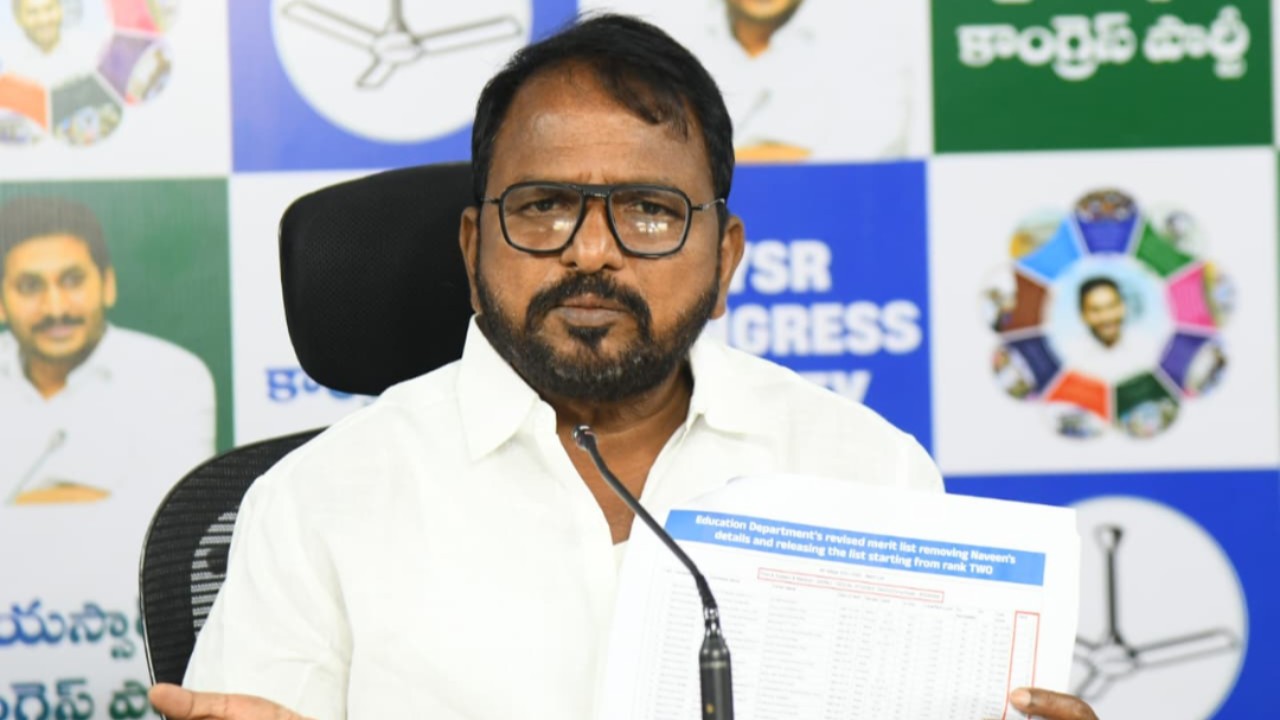 డీఎస్సీ అక్రమాలపై ప్రభుత్వం సమాధానం చెప్పాల్సిందే  దాడులతో ప్రశ్నించే గొంతులను అణచలేరు.. మండలిలో చర్చకు సిద్ధం కావాలి  మాజీ మంత్రి సాకే శైలజానాథ్ 