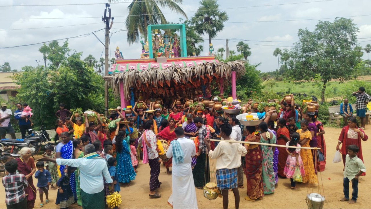 మంగపేటలో వైభవంగా దుర్గమ్మ తల్లికి ఆషాఢ సారె