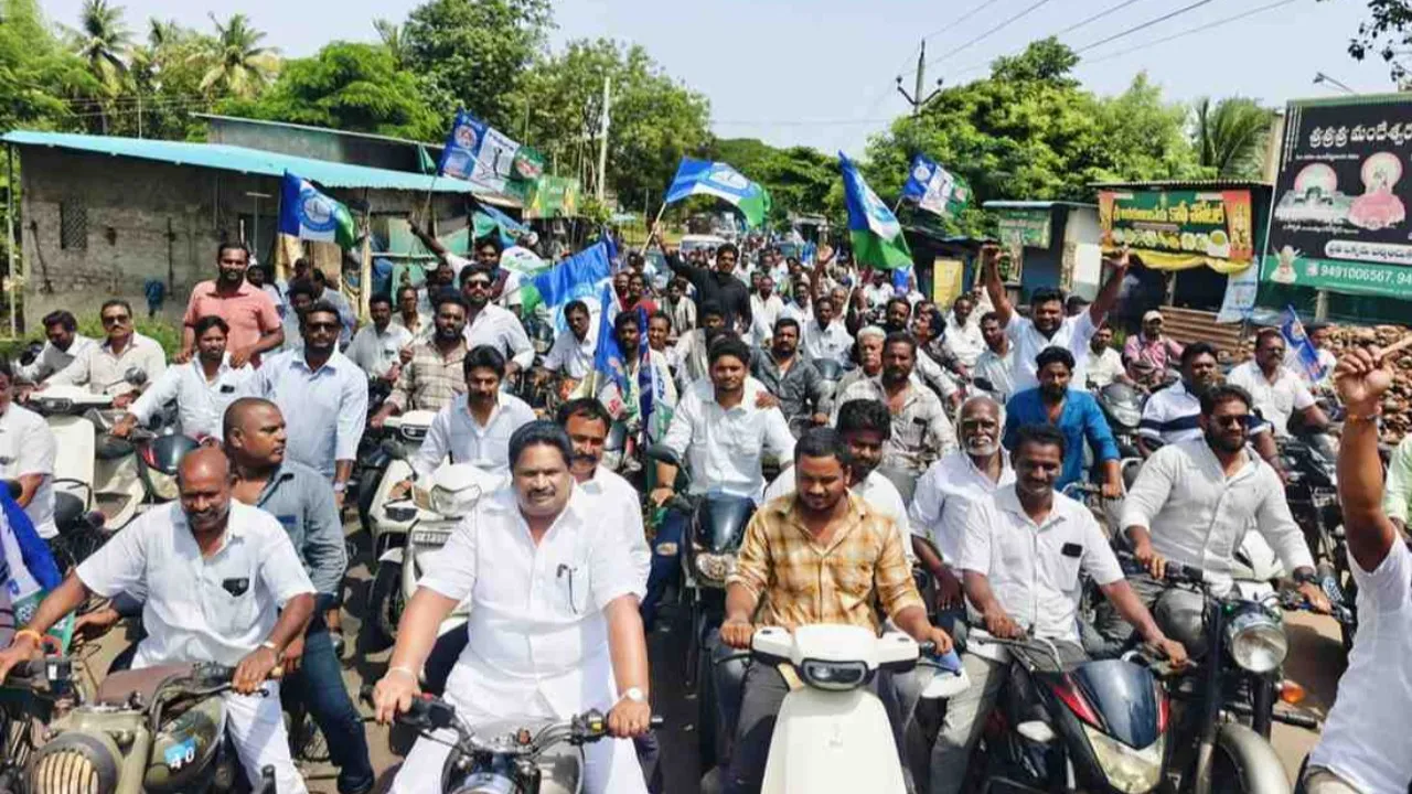 విద్యాశాఖ మంత్రి నైతిక బాధ్యత వహించి రాజీనామా చేయాలి