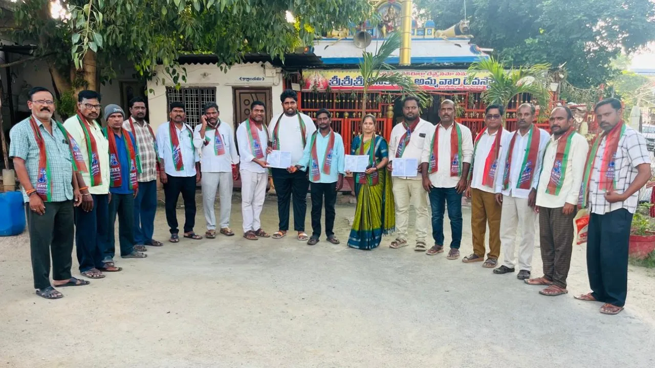 ధర్వేశిపురం తొలి బోనాల కరపత్రావిష్కరణ