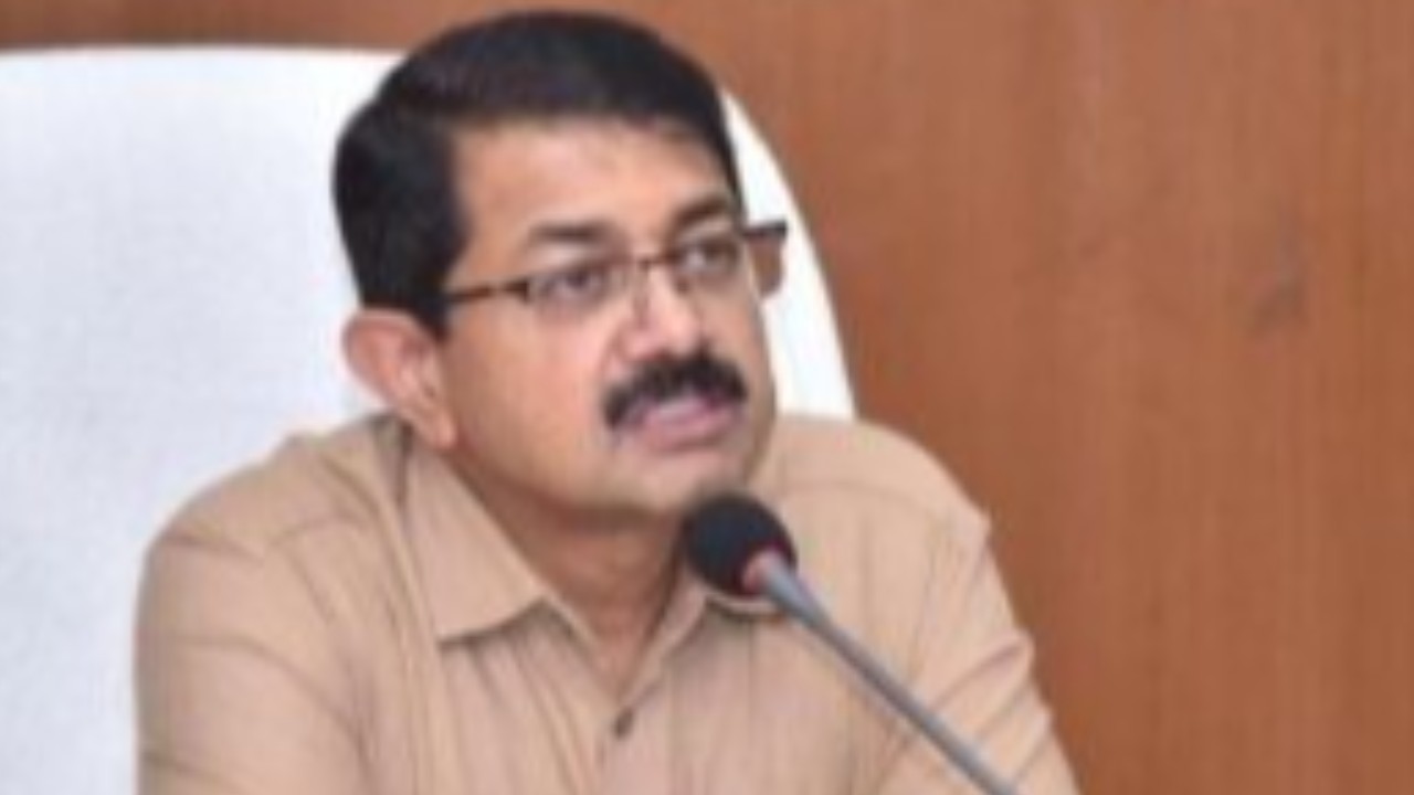 రైతులు గడువులోగా పంట బీమా నమోదు పూర్తి చేయాలి: కలెక్టర్