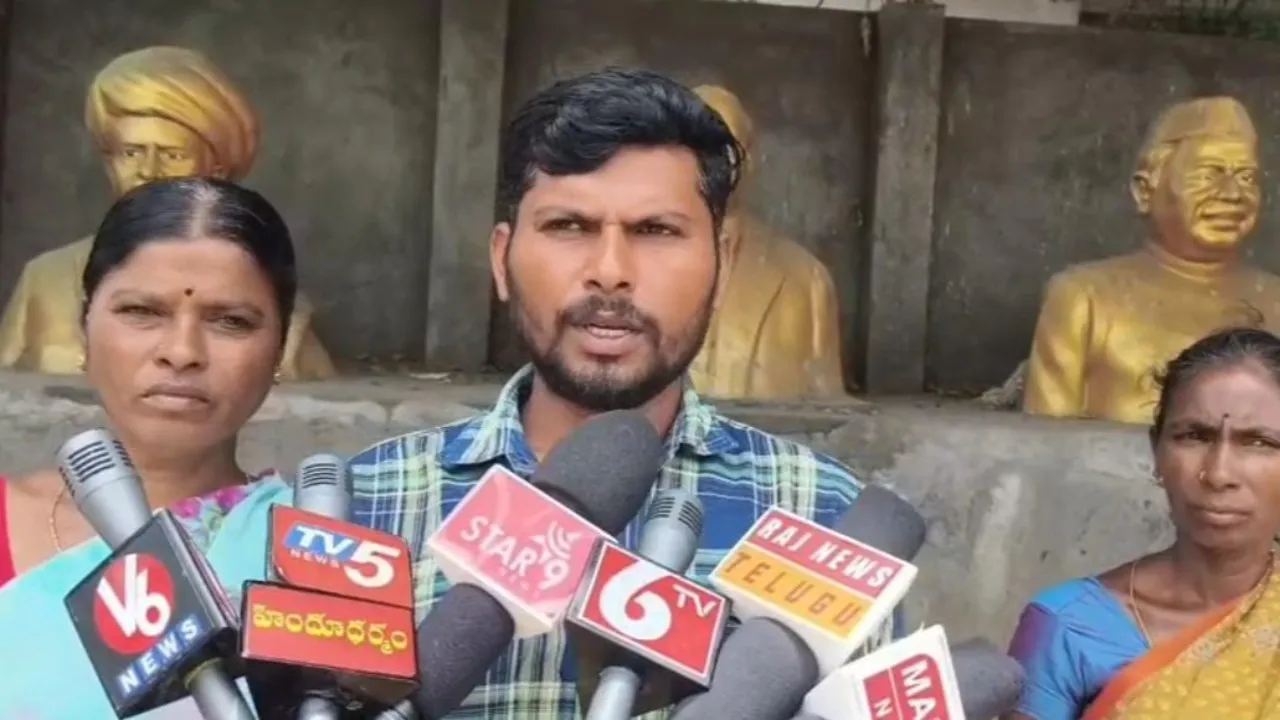 భూమిలో కంచె తొలగించారు.. న్యాయం చేయాలని డిమాండ్