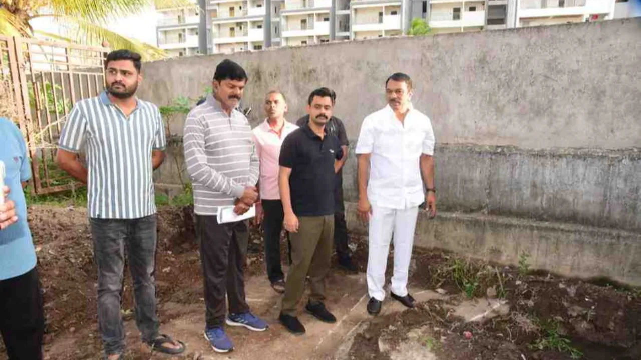నాగోల్ డివిజన్లో ఎల్బీనగర్ ఎమ్మెల్యే దేవ్ రెడ్డి సుదీర్ తో కలిసి జోనల్ కమిషనర్ పర్యటన