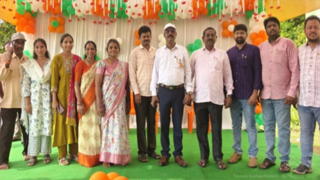తిరువూరు ఆర్డీఓ కార్యాలయంలో ఘనంగా స్వాతంత్య్ర దినోత్సవ వేడుకలు