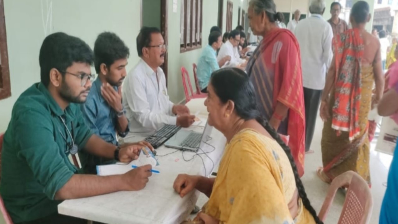 జనవిజ్ఞాన వేదిక వైద్య శిబిరానికి విశేష స్పందన