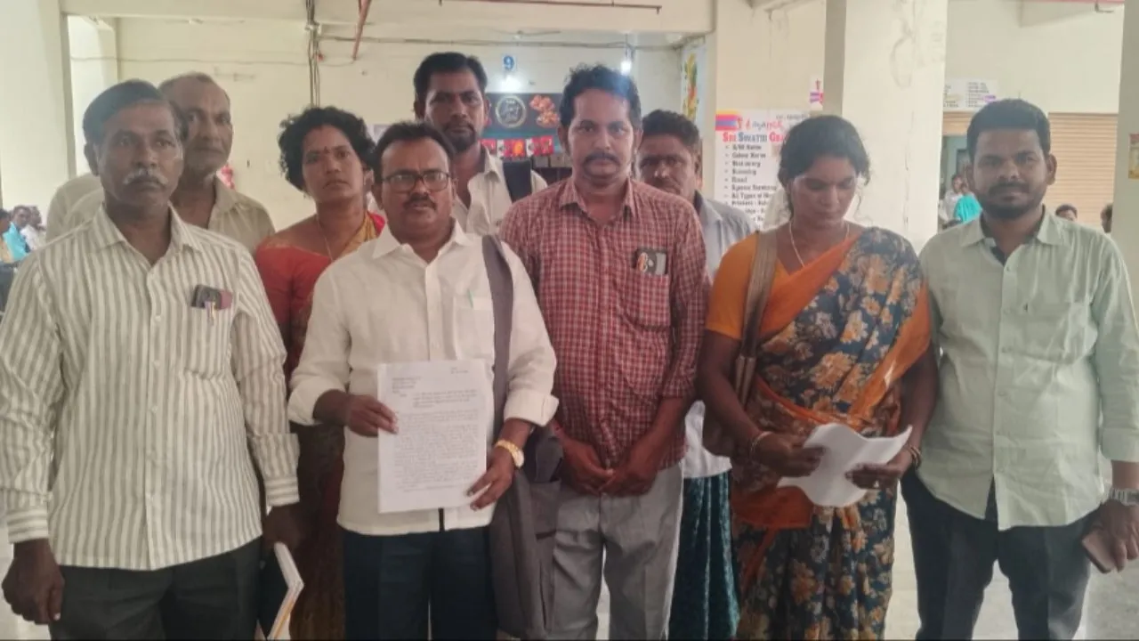 40 సార్లు అర్జీలు ఇచ్చినా భూ సమస్యకు పరిష్కారం లేదా..?