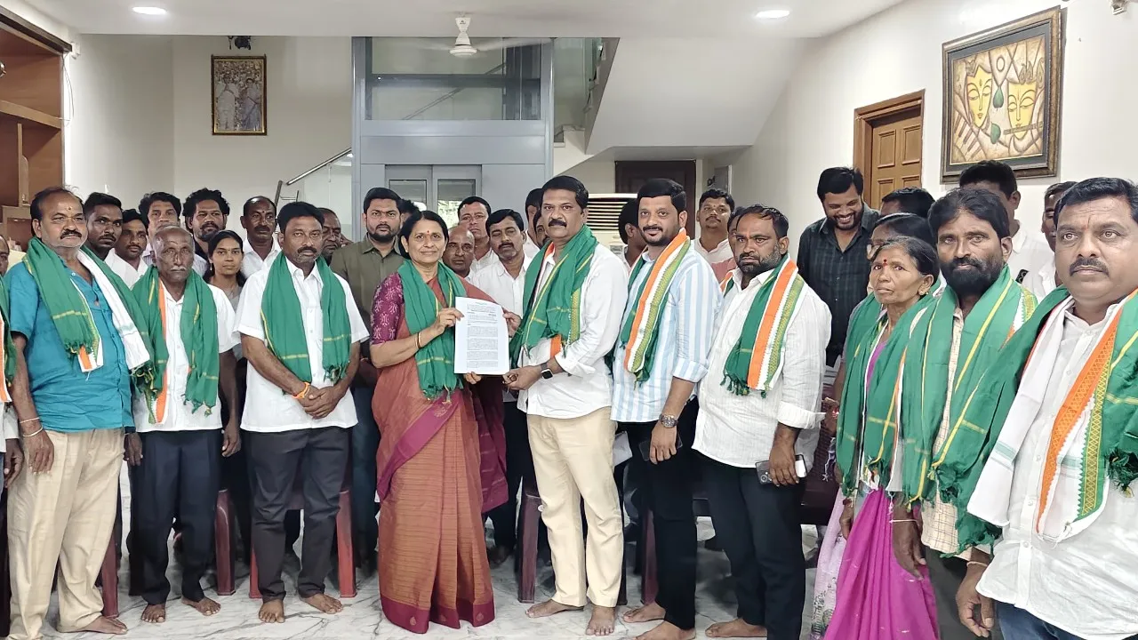 మంచిర్యాల PACS నూతన చైర్మన్, వైస్ చైర్మన్, డైరెక్టర్లకు ఆర్డర్ కాపీలు