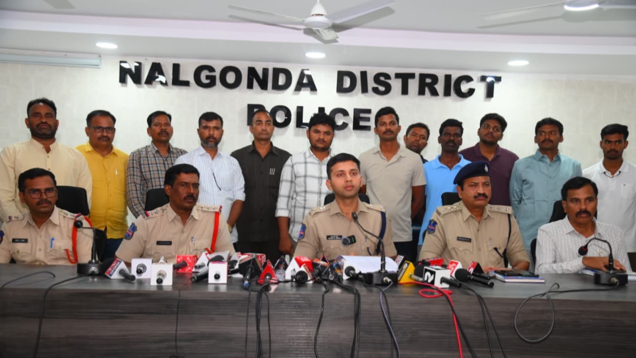 పాఠాలు చెప్పిన టీచర్‌నే హతమార్చిన విద్యార్థులు