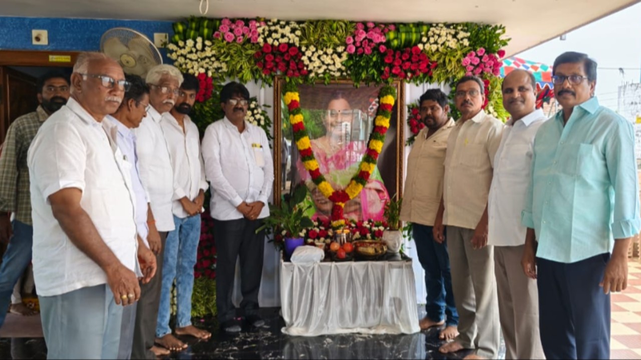 వైసీపీ నేత జగ్గవరపు జానకి రెడ్డి మృతికి చింతలపూడి టీడీపీ నాయకుల సంతాపం