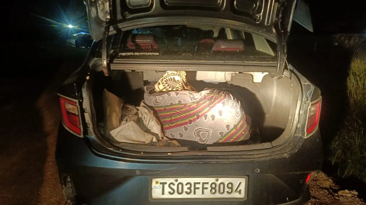 ఎల్కతుర్తి: కారులో యువతి మృతదేహం,