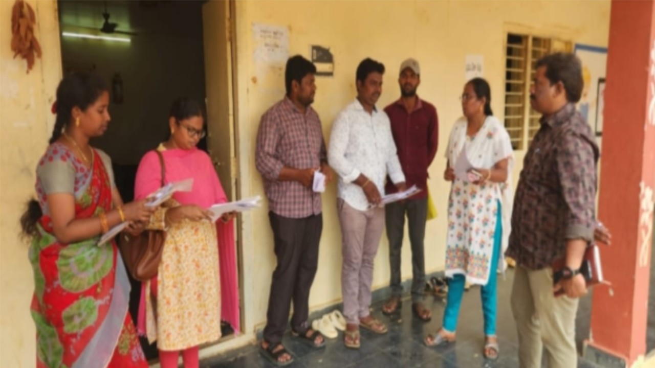 విస్సన్నపేటలో ప్రత్యేక నమోదు దినోత్సవం పరిశీలించిన తహశీల్దార్ లక్ష్మీ కళ్యాణి