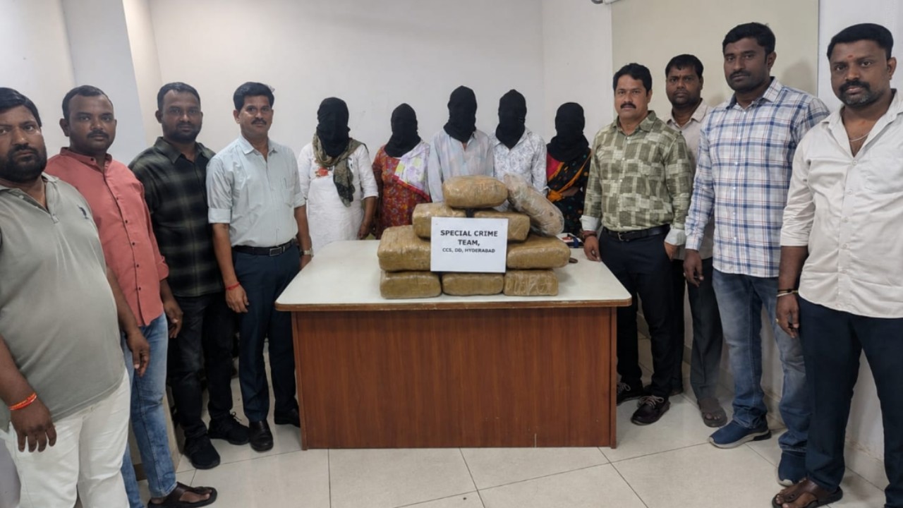 హైదరాబాద్‌లో వృద్ధుల ముసుగులో గంజాయి రవాణా.. ఐదుగురు అరెస్ట్