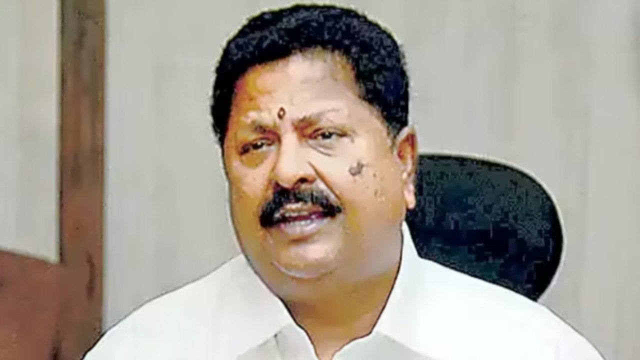 హైదరాబాద్‌లో మాజీ మంత్రి కారుమూరి నాగేశ్వరరావు అరెస్ట్.. 