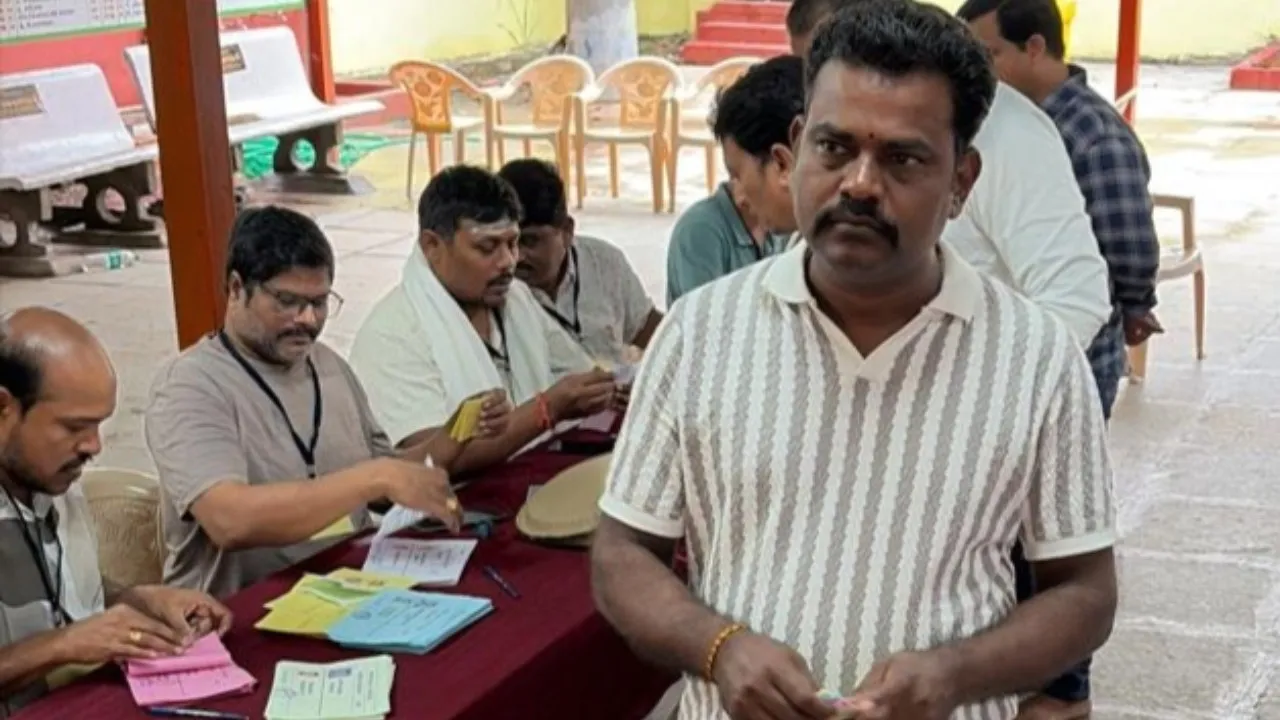 బీఆర్‌ఎస్ తరఫున ఘన విజయం సాధించిన గుంటోజు కృష్ణ