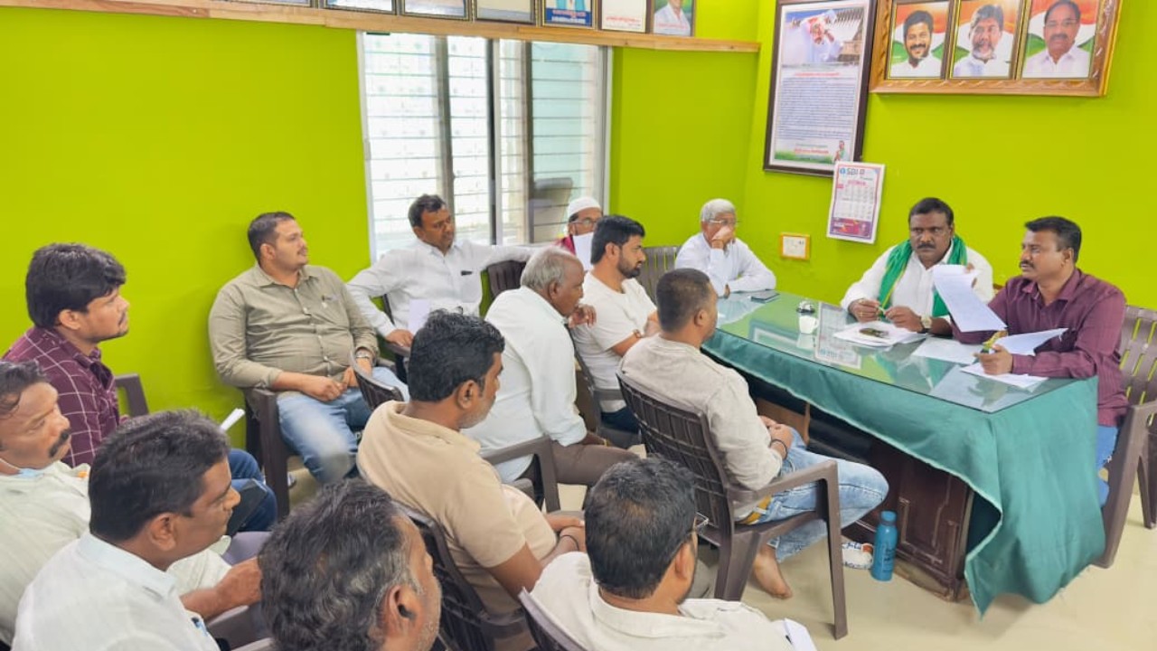 మధిరలో మిర్చి వ్యాపారులు, కోల్డ్ స్టోరేజ్ యజమానులతో మార్కెట్ కమిటీ కీలక సమావేశం
