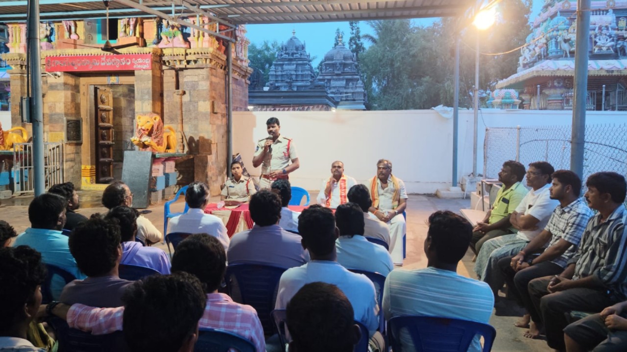 గణేష్ విగ్రహాల ఏర్పాటుపై నిర్వాహకులకు పోలీసుల కౌన్సెలింగ్
