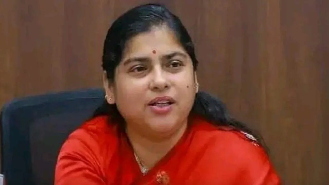 భారీ వర్షాల నేపథ్యంలో అప్రమత్తంగా ఉండాలి: కలెక్టర్ సత్యశారద