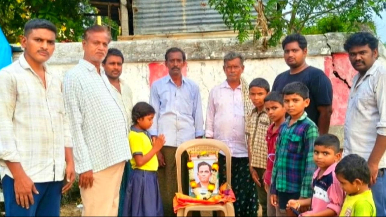 పెనుగొలను: స్వాతంత్ర్య సమరయోధుడు జితేంద్రనాథ్ దాస్ వర్ధంతి వేడుకలు