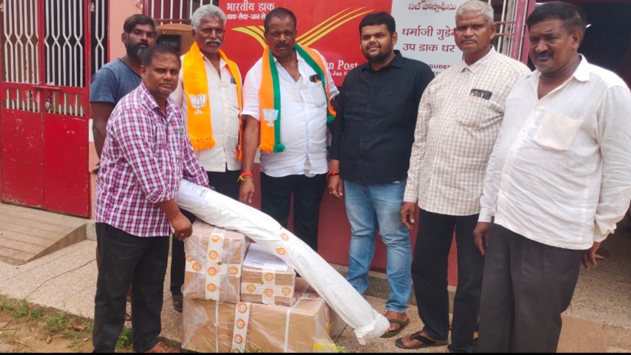 లింగపాలెం మండలం లో చర్మకారులకు విశ్వకర్మ యోజన కిట్ల పంపిణీ