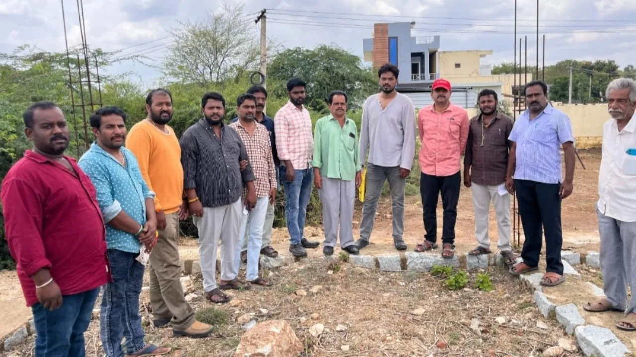 రాయల చెరువు కబ్జాకు అడ్డుకట్ట వేసిన కూటమి నాయకులు.. 