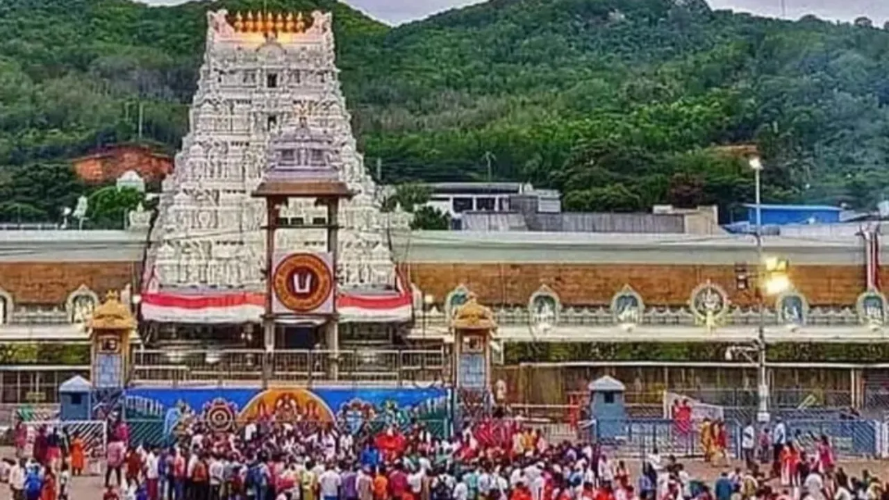 తిరుమలలో భక్తుల రద్దీ.. దర్శనానికి 15 గంటలు