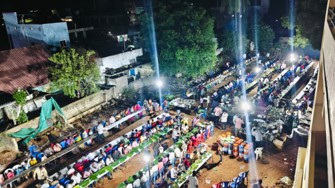 వినాయక చవితి వేడుకల్లో 29 రకాల వంటకాలతో విందు భోజనం
