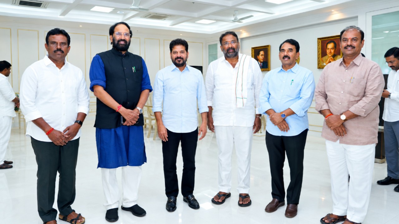 జూరాల నీటి విడుదలపై కర్ణాటకతో చర్చలకు మంత్రుల బృందం