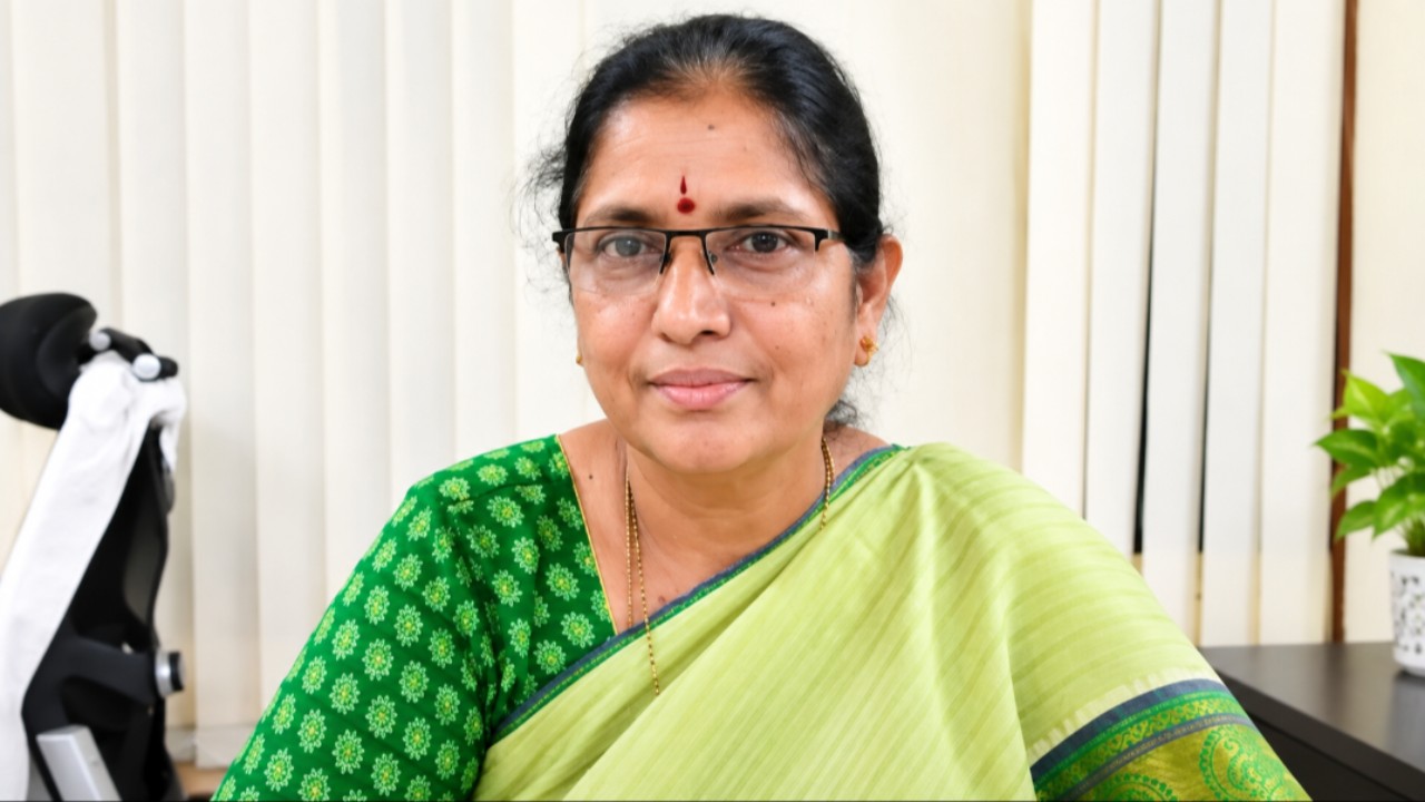 భారీ వర్షాల నేపథ్యంలో ఏలూరు జిల్లాలో రేపు విద్యాసంస్థలకు సెలవు