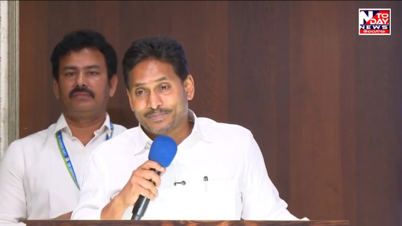 విశాఖ గీతం భూముల వ్యవహారంపై జగన్ తీవ్ర ఆరోపణలు