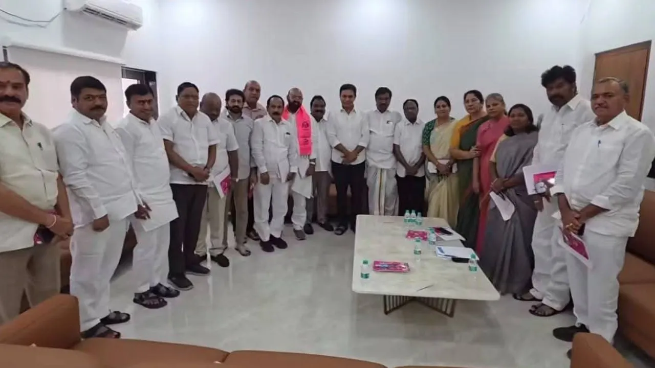 గ్రాడ్యుయేట్ ఎమ్మెల్సీ ఎన్నికల సన్నద్ధతపై బీఆర్‌ఎస్‌ సమావేశం