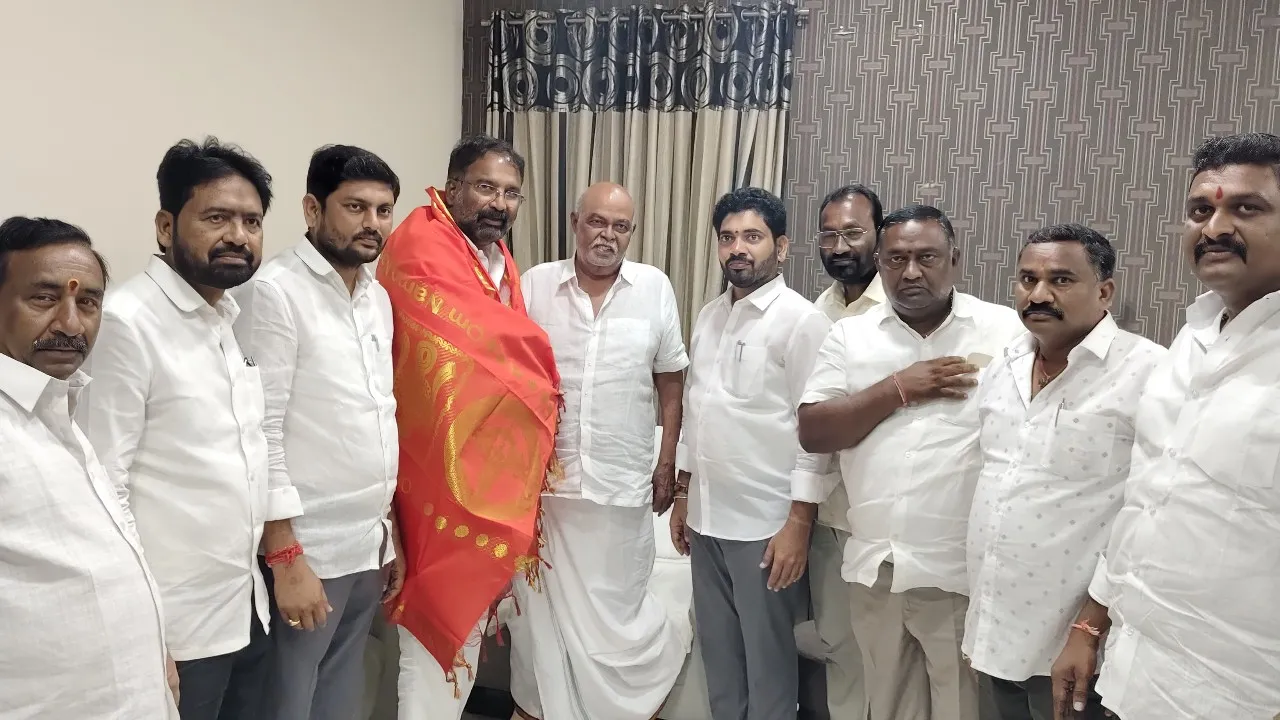 మంత్రి వాకిటి శ్రీహరికి స్వాగతం పలికిన ఎమ్మెల్యే ప్రేమ్‌సాగర్ రావు