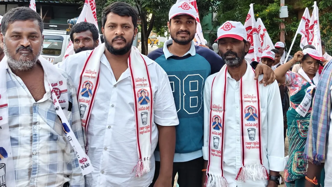 పుంగనూరు 28వ వార్డులో జనసేన అభ్యర్థి గాజుల నరేష్‌కు మద్దతుగా ప్రచారం